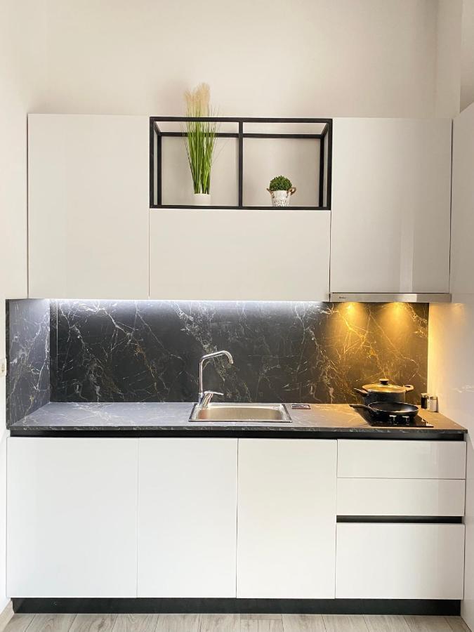 Newly Renovated One Bedroom Apartment In Tirana Exterior foto